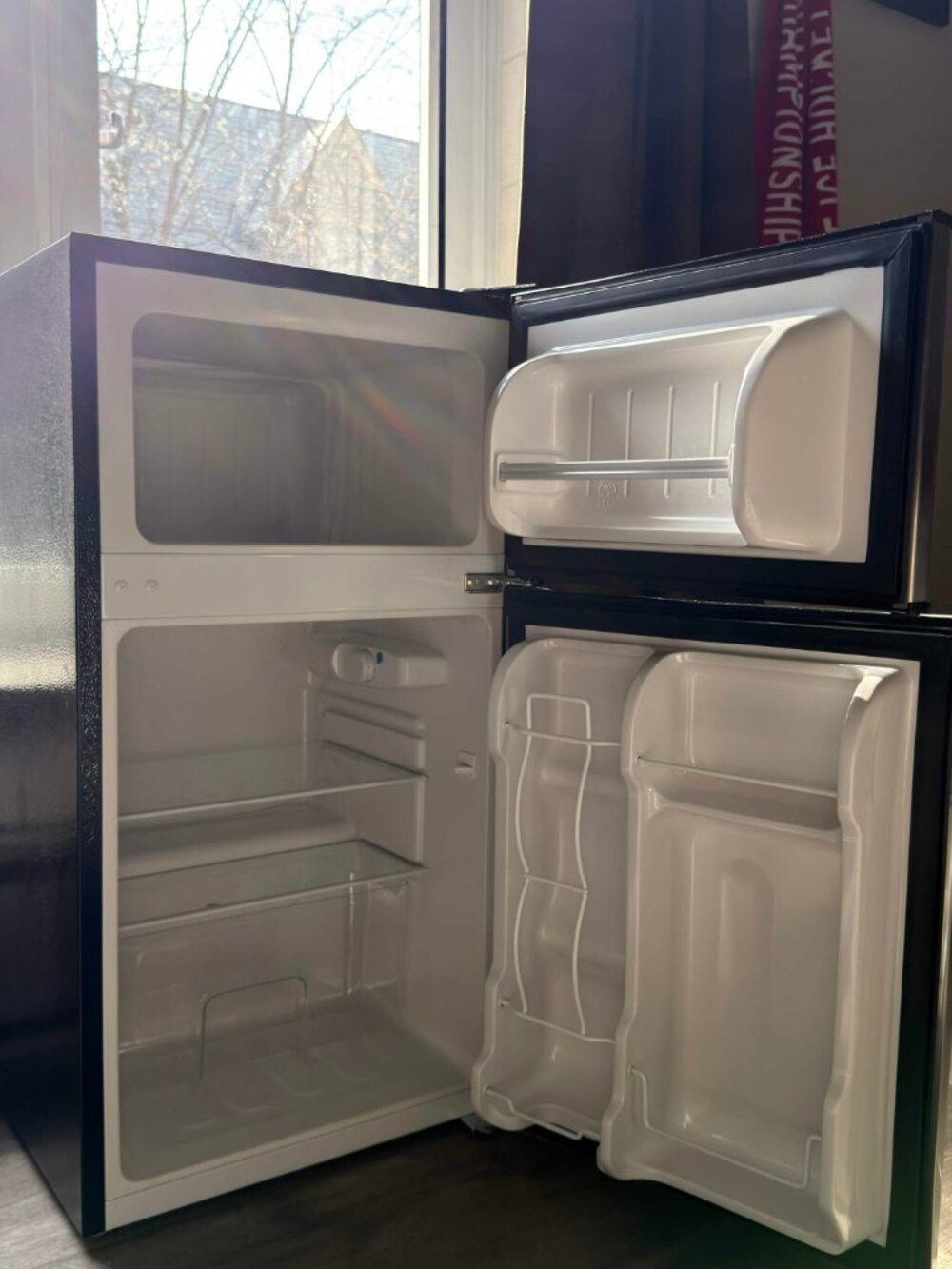 Compact Mini Refrigerator - Picture 4 of 9